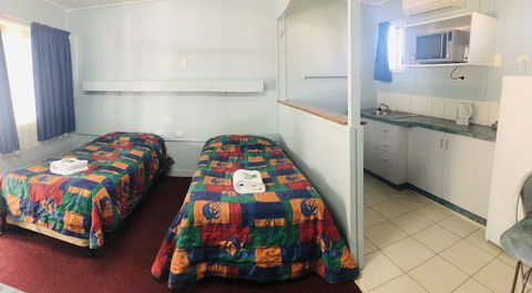 Motel Holliday Kingaroy - Perths Hotel 1