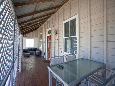 CBD Holiday Home - Perths Hotel 6