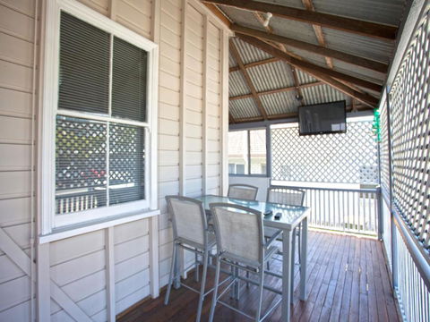 CBD Holiday Home - Perths Hotel 3