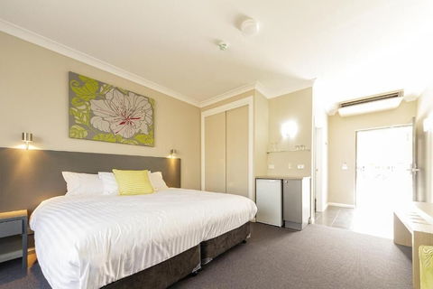Cowra Services Club Motel - Perths Hotel 3