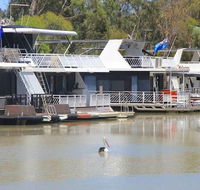 Murray Bridge Caravan Park - Perths Hotel