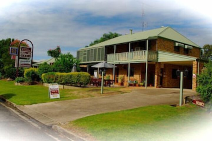 Monkland QLD Perths Hotel