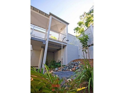 14 Little Cove Road - Perths Hotel 2