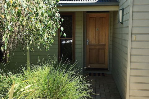 Abalina Cottages, Rotary Drive - Perths Hotel 1