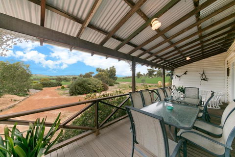 Hillside Country Retreat - Perths Hotel 6
