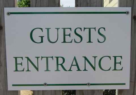 Elm Trees Accommodation At Ross - Perths Hotel 4