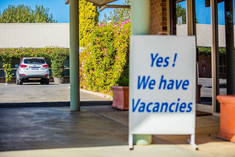 Country Roads Motor Inn Naracoorte - Perths Hotel 2
