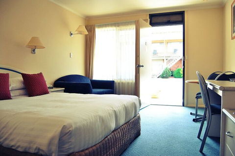 Sunrise Devonport - Perths Hotel 3