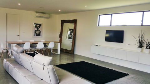 Zebula Gloucester - Perths Hotel 2