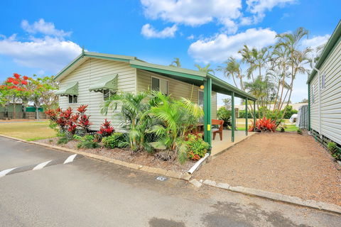 BIG4 Cane Village Holiday Park - Perths Hotel 0