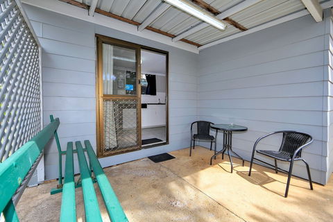 BIG4 Cane Village Holiday Park - Perths Hotel 2