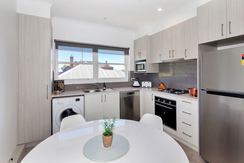 Lake Wendouree Apartments On Grove St - Perths Hotel 2