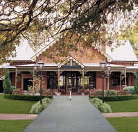 Pipers by the Lake - Perths Hotel