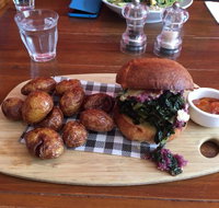 Huski Cafe - Perths Hotel