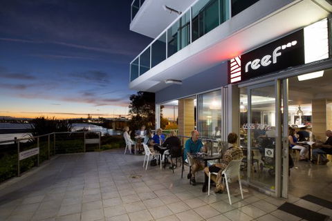 Reef Bar Grill - Perths Hotel 0