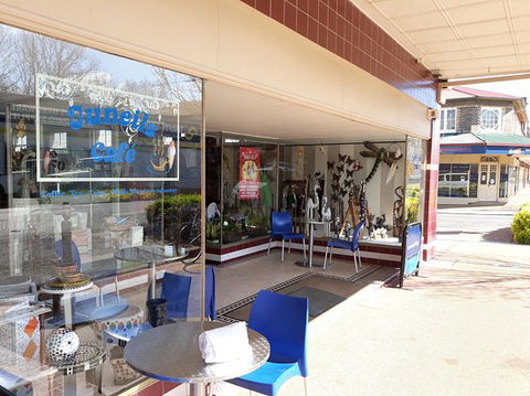 Juneil's - Perths Hotel 0