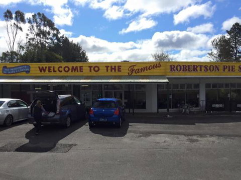 Robertson Pie Shop - Perths Hotel 0