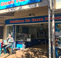 Huskisson ice cream parlour - Perths Hotel