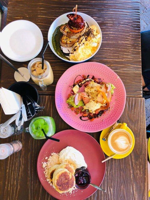 Gusto Food - Perths Hotel 0