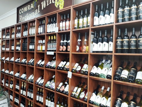 Cowra Visitor Information Centre Wine Selection - Perths Hotel 0