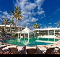 Oasis Pool Bar - Perths Hotel