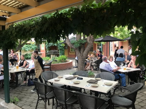 Vine And Tap - Perths Hotel 1