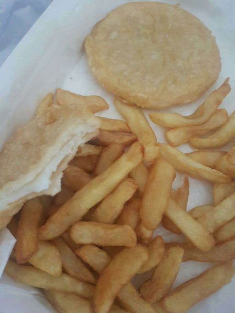 Snappers Fish & Chippery - Perths Hotel 0