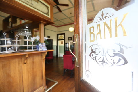 The Old Bank Gladstone - Perths Hotel 0