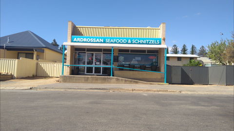 Ardrossan Seafood And Schnitzels - Perths Hotel 0