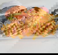 Yefsi Yeeros - Perths Hotel