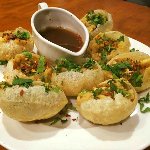 Khushboo - Perths Hotel 0