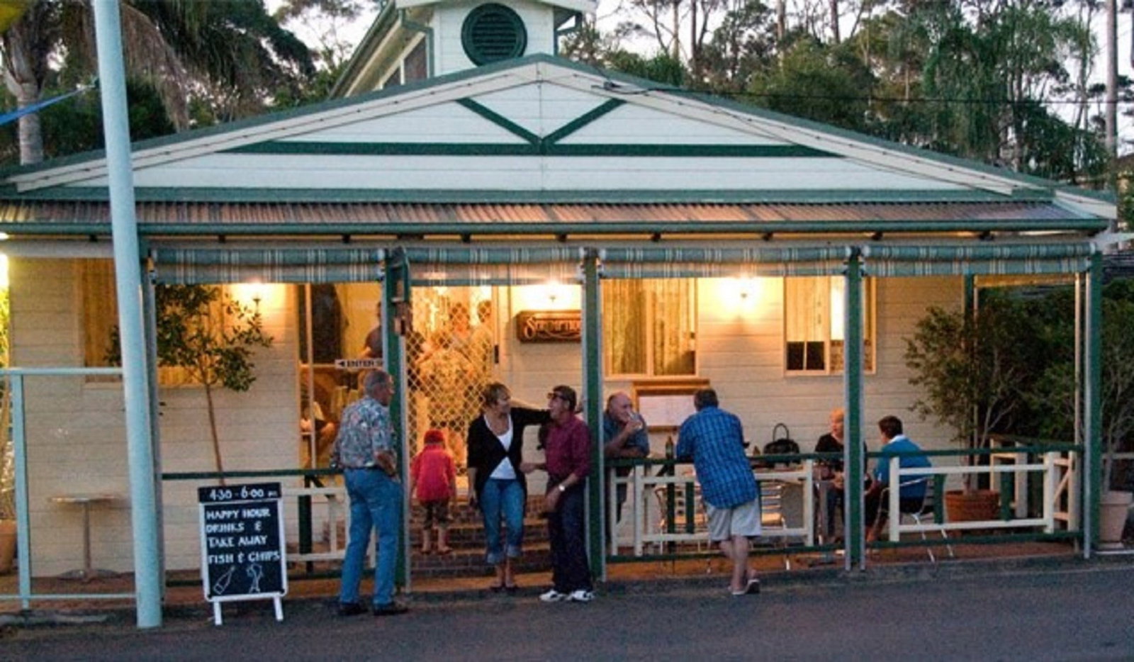 Sunshine Bay NSW Perths Hotel