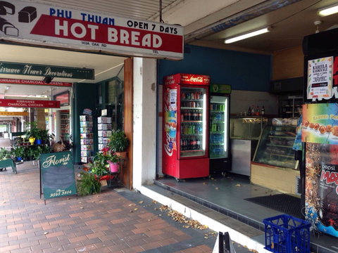 Phu Thuan Hot Bread - Perths Hotel 0