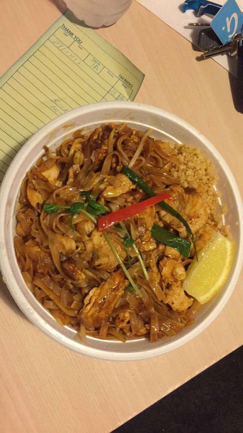 Noot's Thai - Perths Hotel 0
