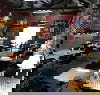 Mai's Kitchen Rules Cafe - Perths Hotel