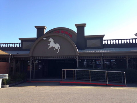 Whitehorse Inn - Perths Hotel 0