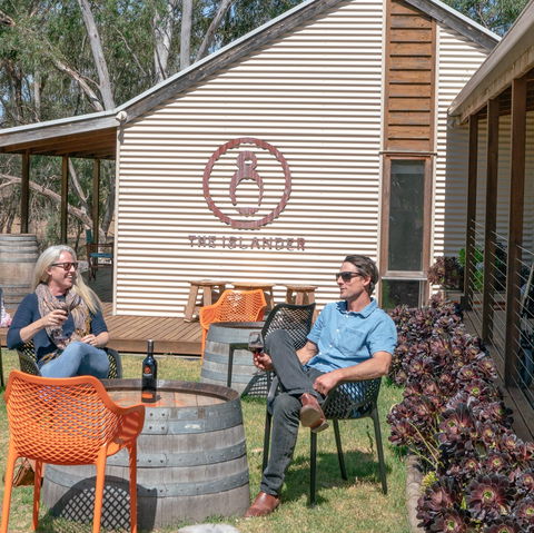 Islander Estate Vineyards - Perths Hotel 2