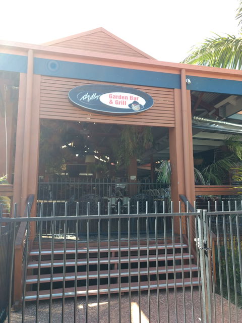 Village Garden Bar & Grill - Perths Hotel 0