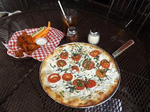 Al Capone's Pizzeria - Keilor East - Perths Hotel 0