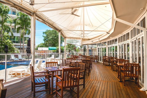 Poolside Restaurant And Bar - Perths Hotel 0
