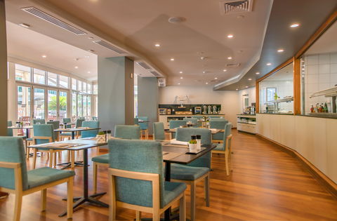 Poolside Restaurant And Bar - Perths Hotel 1