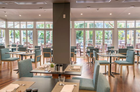 Poolside Restaurant And Bar - Perths Hotel 2