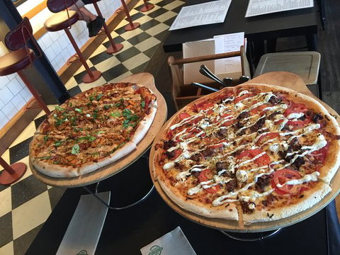 Ugly Pizza - Perths Hotel 0