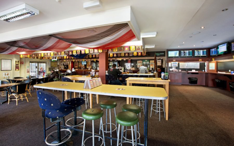 Commercial Hotel - Perths Hotel 2