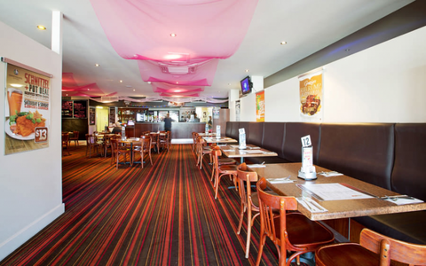 Commercial Hotel - Perths Hotel 4