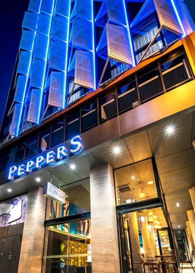 Stage Bar & Kitchen - Perths Hotel 7