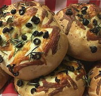 Belluci's Woden - Perths Hotel