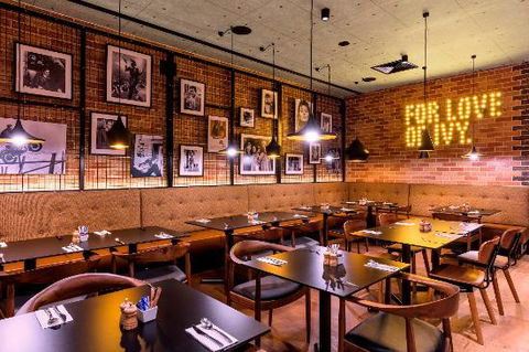 Ivy & Jack - Perths Hotel 0