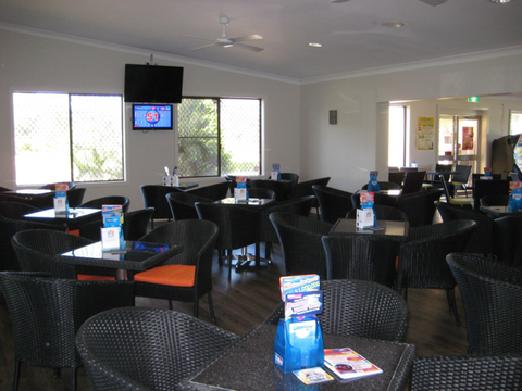 Tanilba Bay Golf Club - Perths Hotel 4