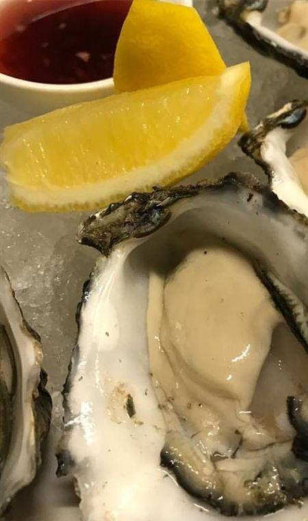 RST Seafood Restaurant - Perths Hotel 9